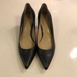 Ann Taylor Size 7 Black Leather Heels